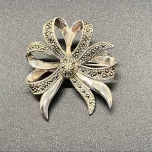 Beautiful Vintage Marcasite Bow Brooch. Marked 925